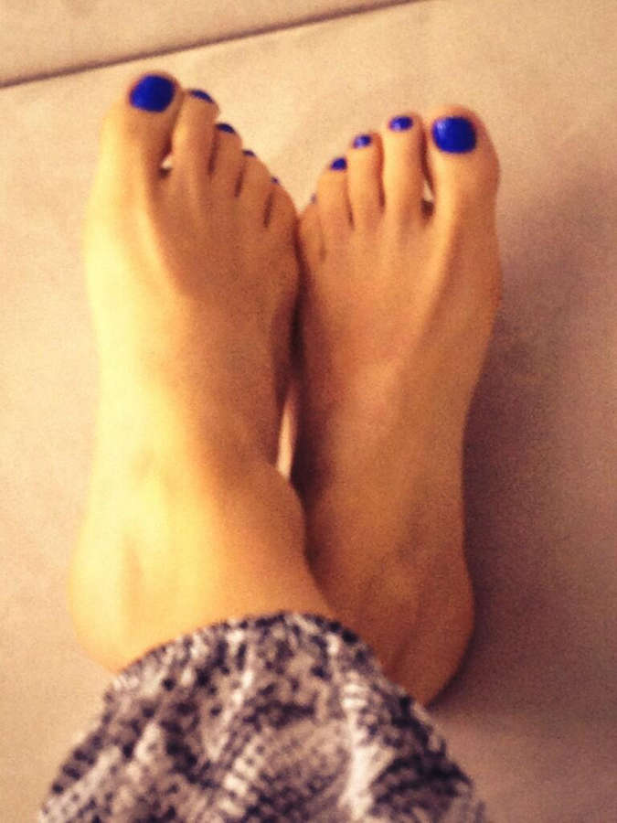 Laura Posada Feet