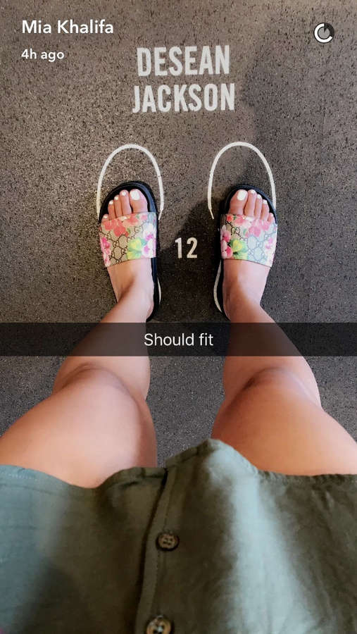 Mia khalifa feet pics