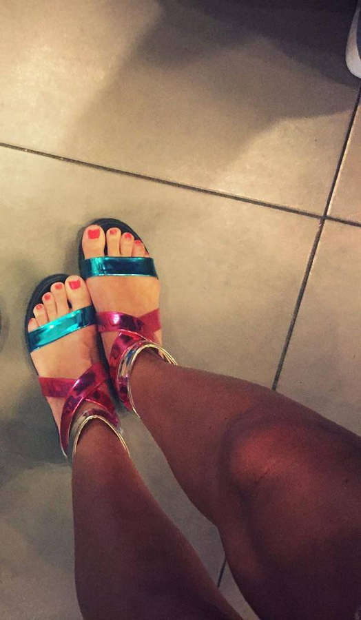Gloria Aros Feet
