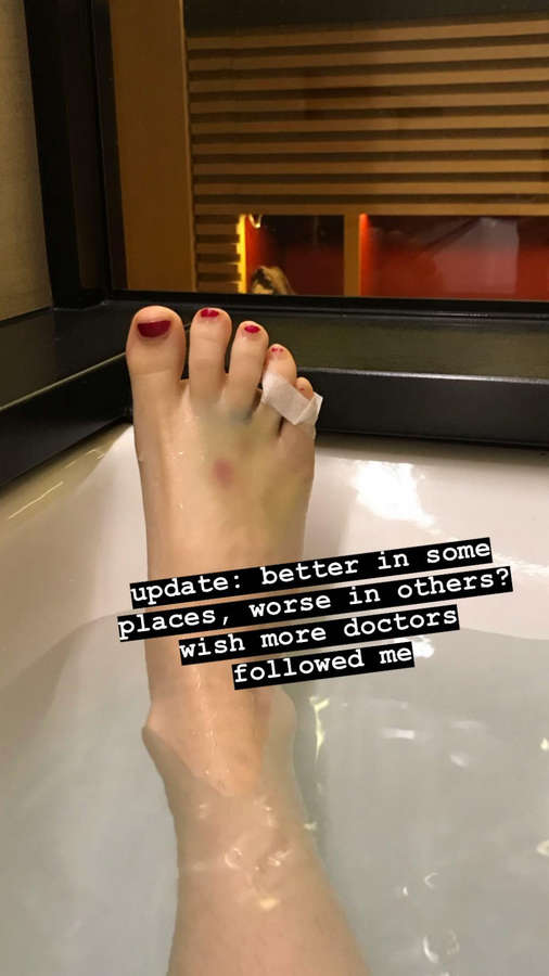 Esther Povitsky Feet