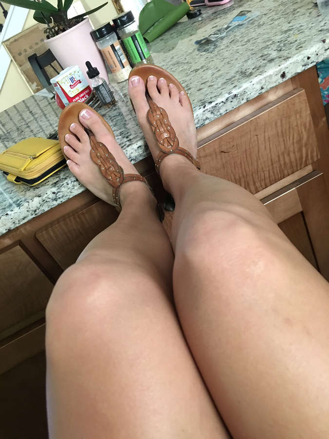 Anabelle Pync Feet