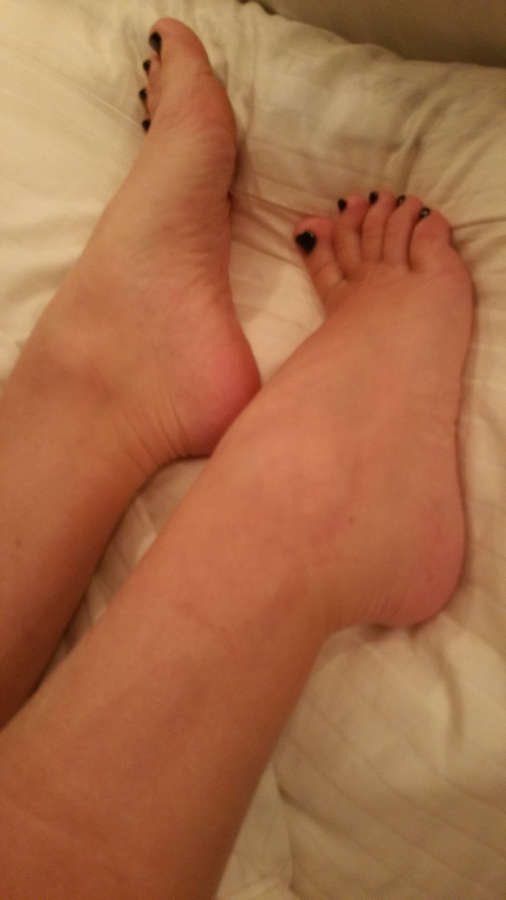 Anabelle Pync Feet