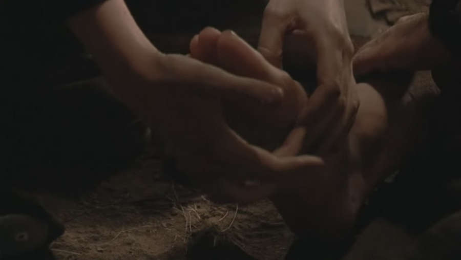 Amanda Tapping Feet