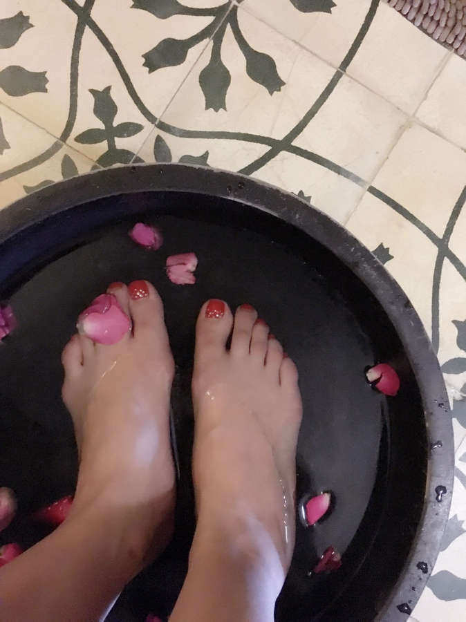 Maki Hojo Feet