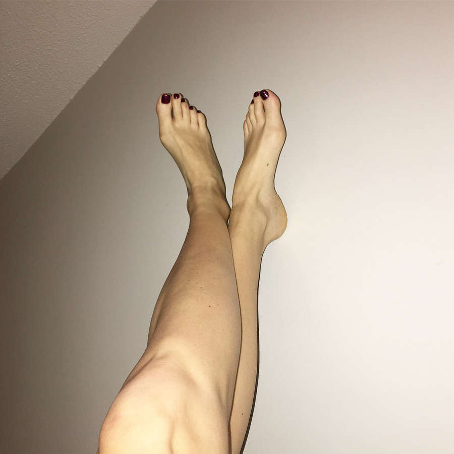 Holly Burt Feet