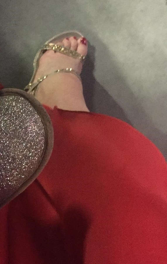 Anne Igartiburu Feet