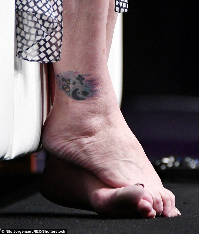 Carrie Fisher Feet. 