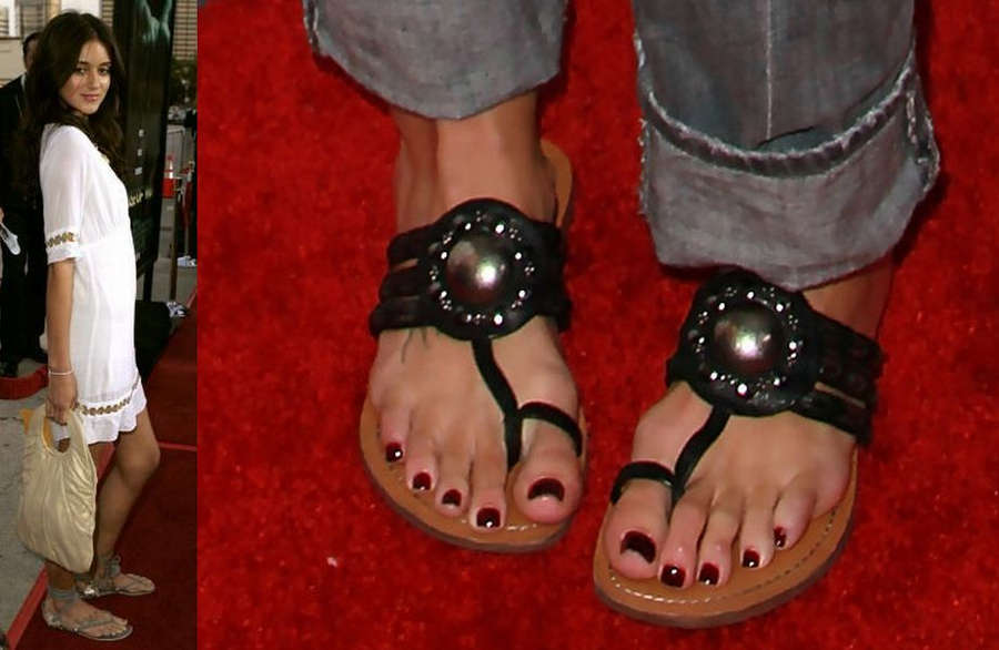 Caroline DAmore Feet