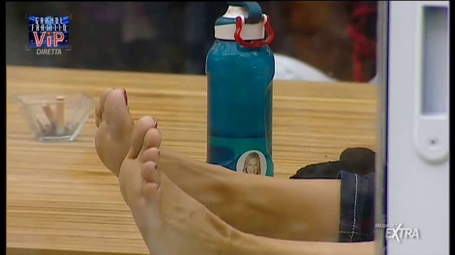 Laura Freddi Feet