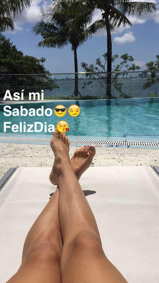 Kendra Santacruz Feet
