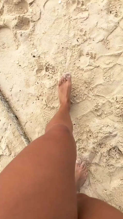 Gabi Lopes Feet