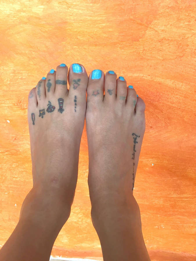 Alejandra Urdiain Feet