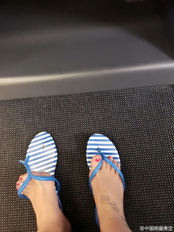 Yan Liu Feet