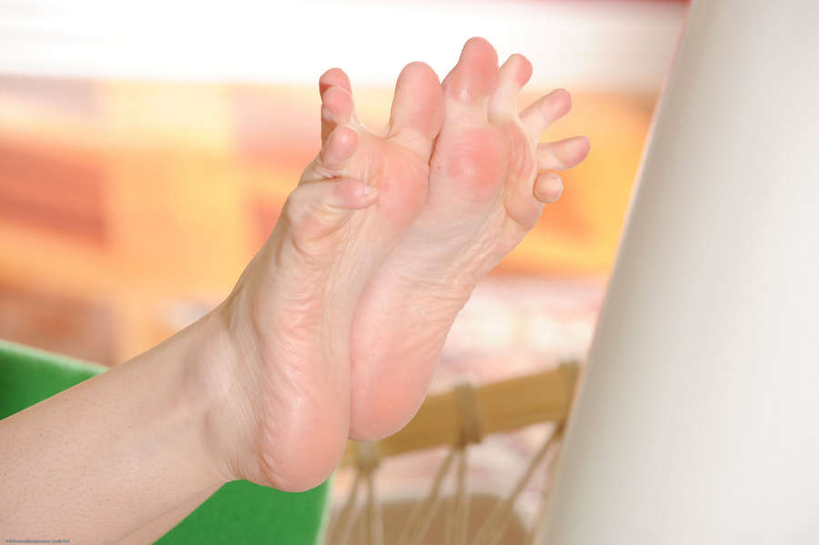 Jennifer White Feet