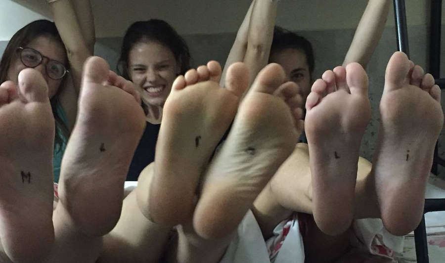 Laura Neiva Feet