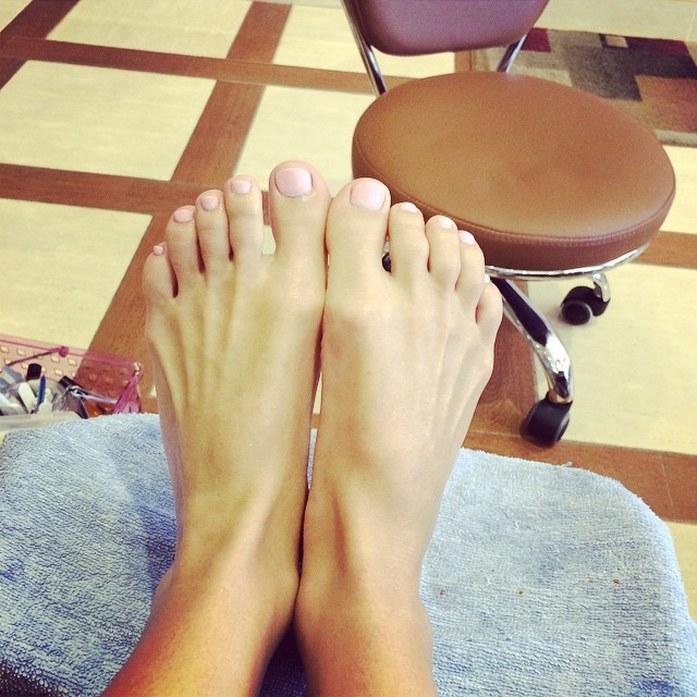 Alison Viktorin Feet