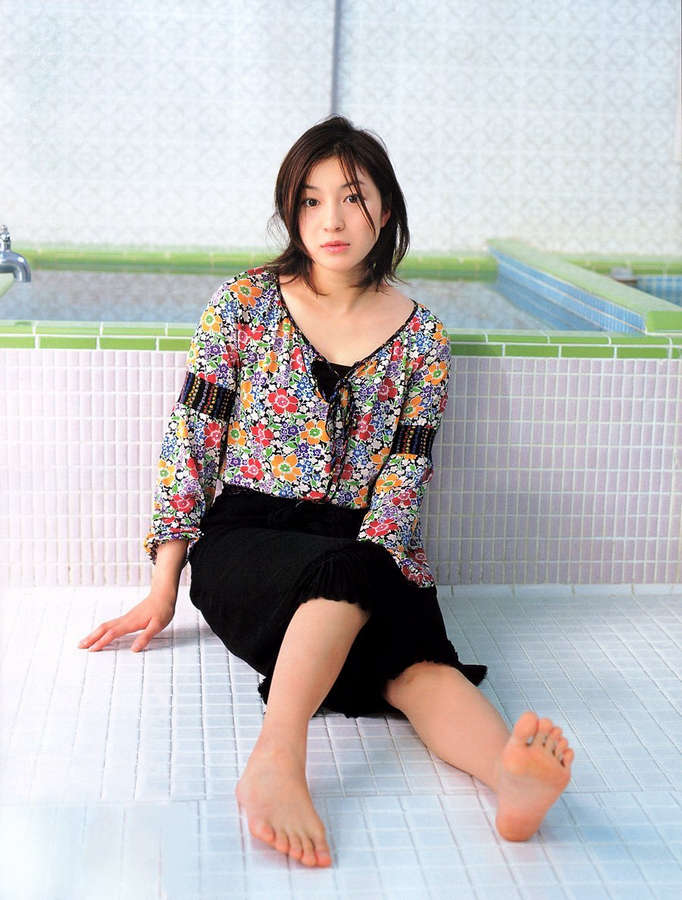 Ryoko Hirosue Feet