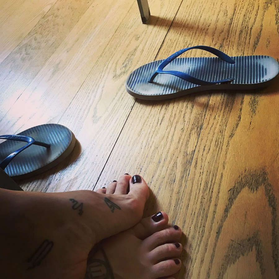 Francesca Inaudi Feet