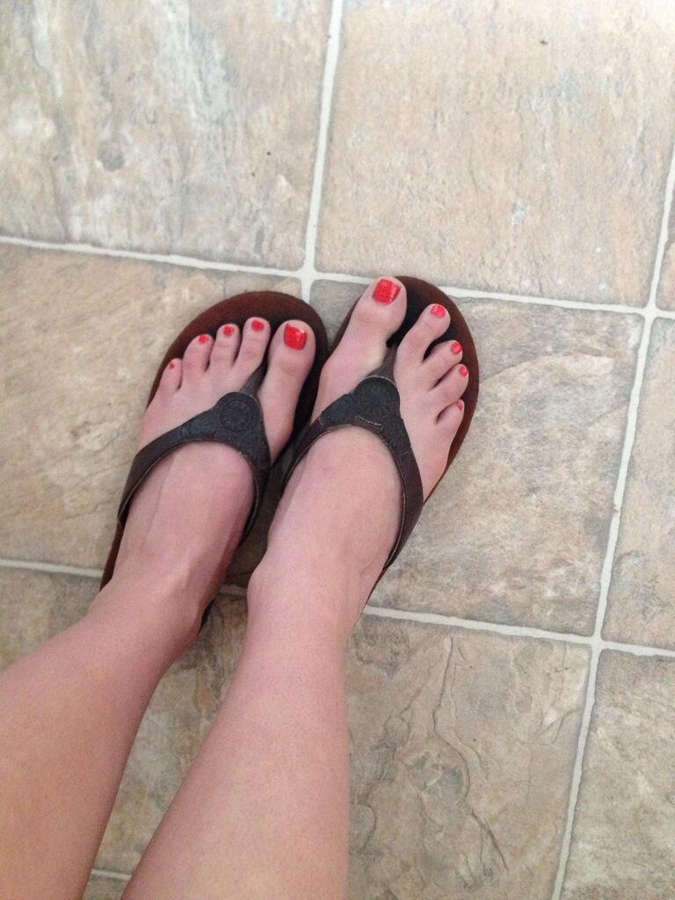 Sadie Holmes Feet