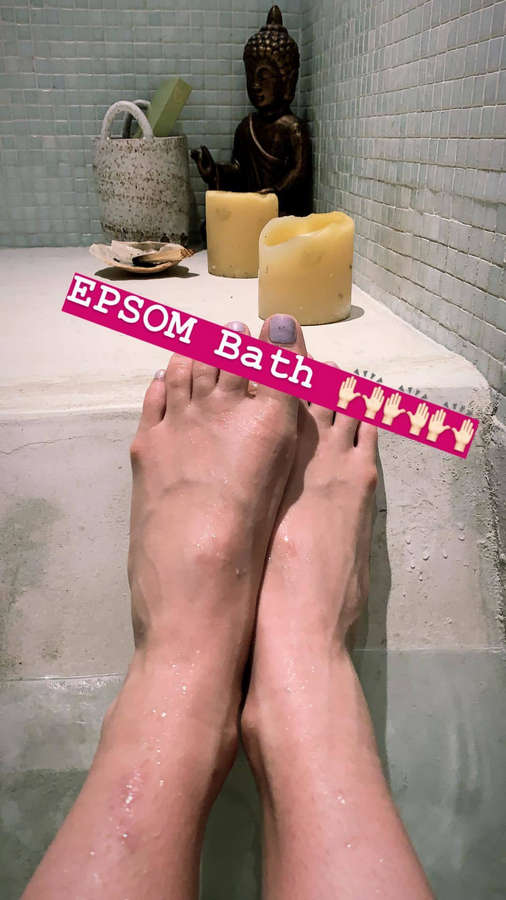 Beth Behrs Feet