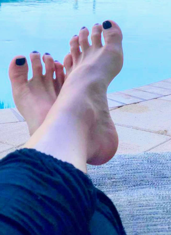 Rebecca Haarlow Feet