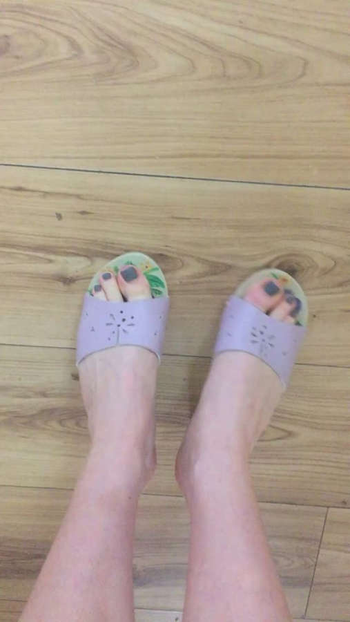 Daisy Moore Feet