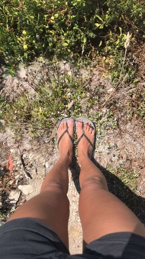 Ella Purnell Feet