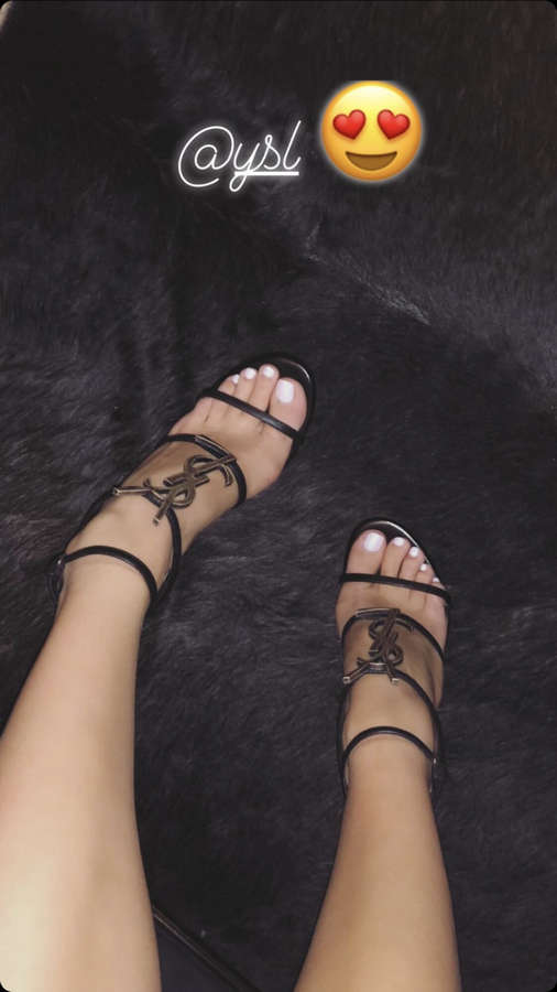 Amanda Lhommedieu Feet