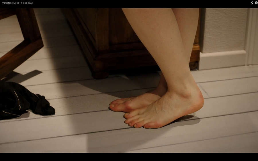 Janina Isabell Batoly Feet