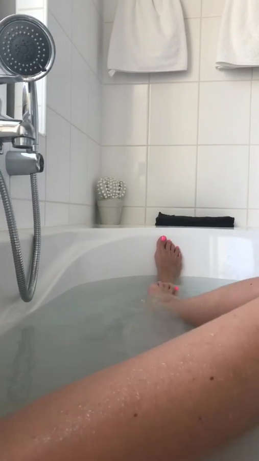 Danielle Van Aalderen Feet