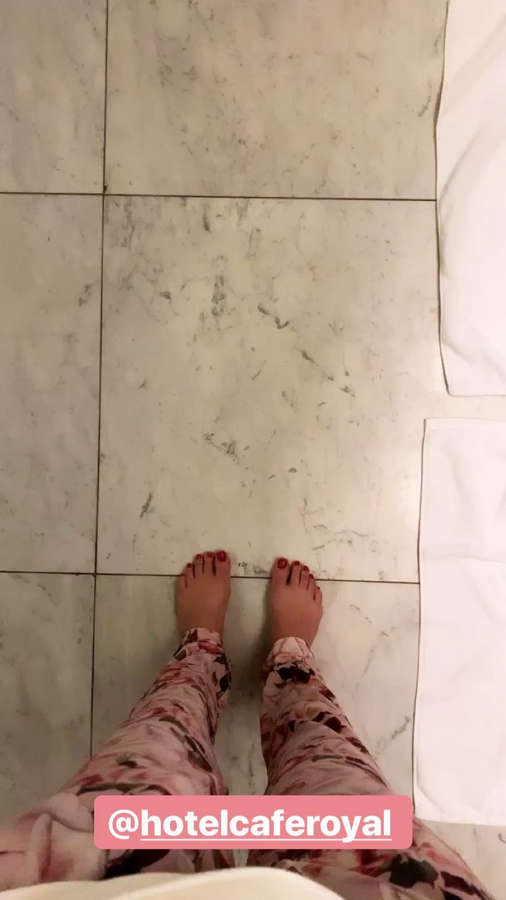 Thassia Naves Feet