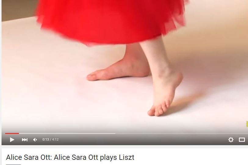 Alice Sara Ott Feet