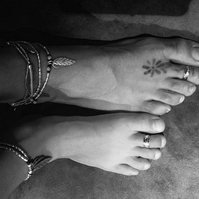Valerie De Booser Feet (27 photos) - celebrity-feet.com