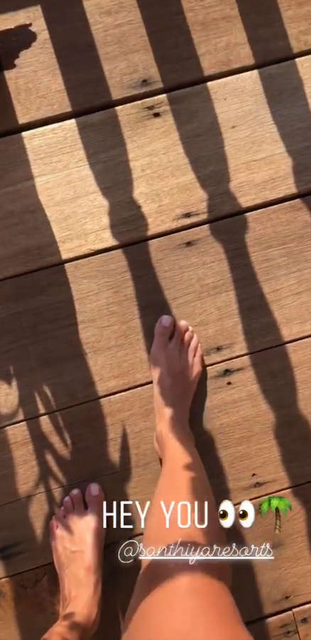 Iris Mittenaere Feet