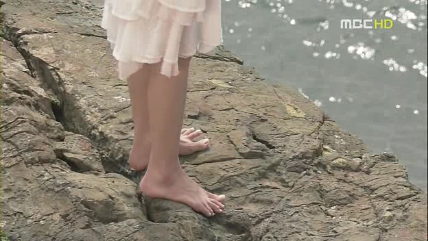 Lee Ji Ah Feet