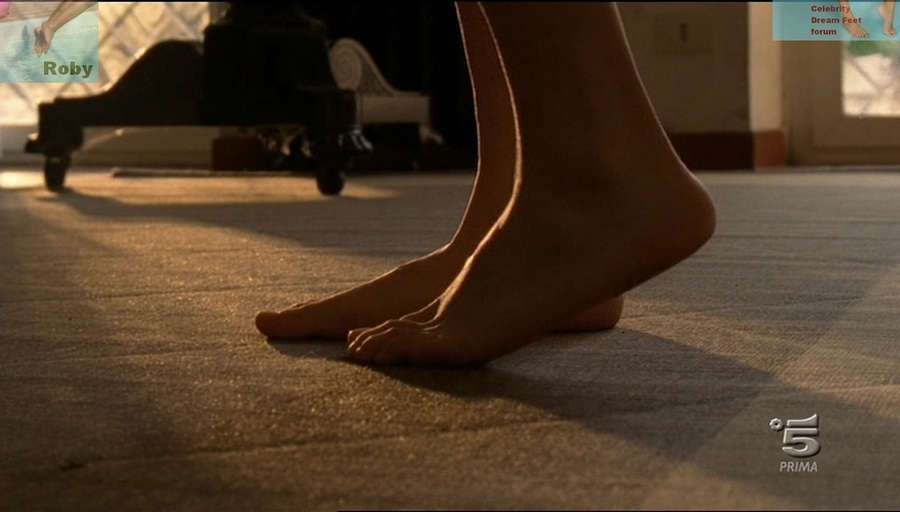 Greta Scarano Feet