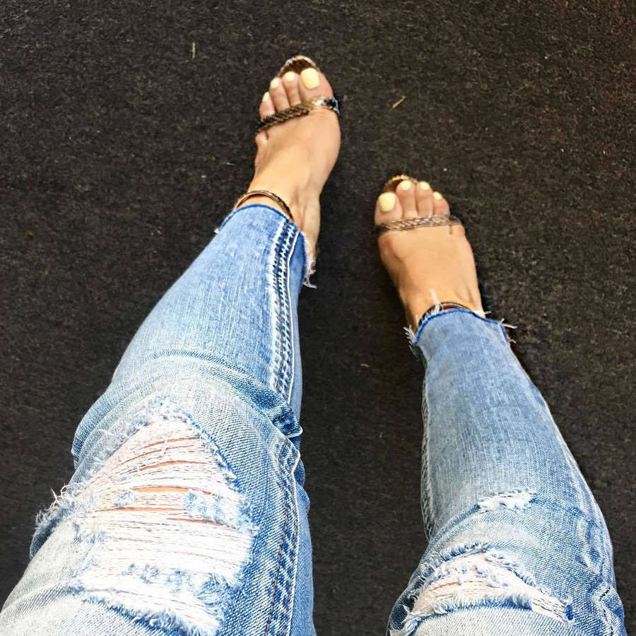 Bella Favela Feet