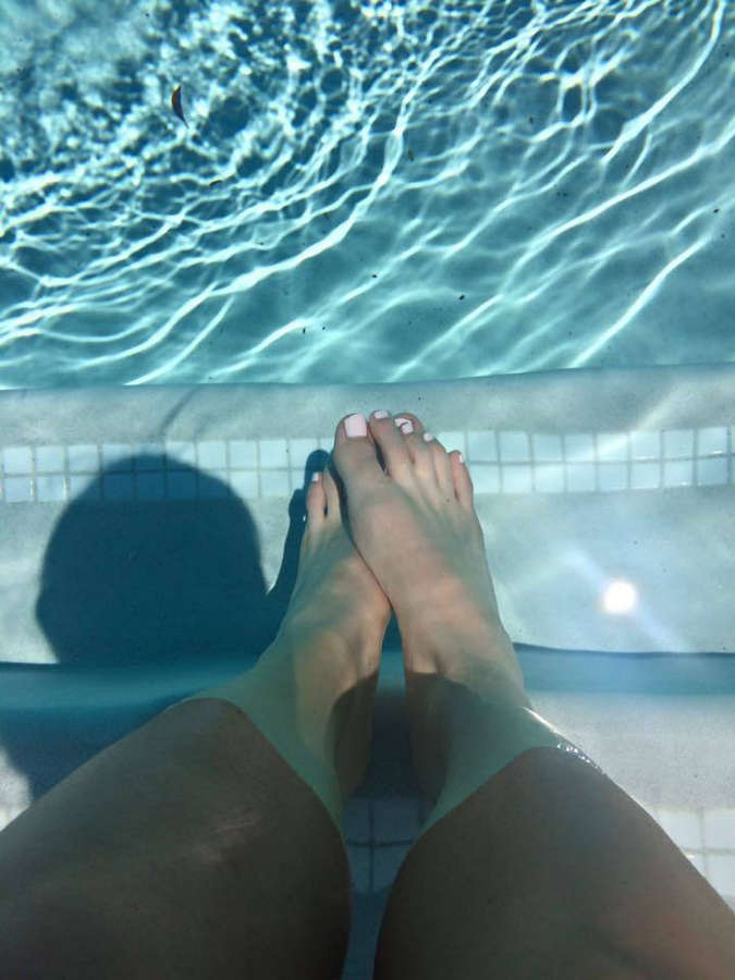 Mariana Vega Feet