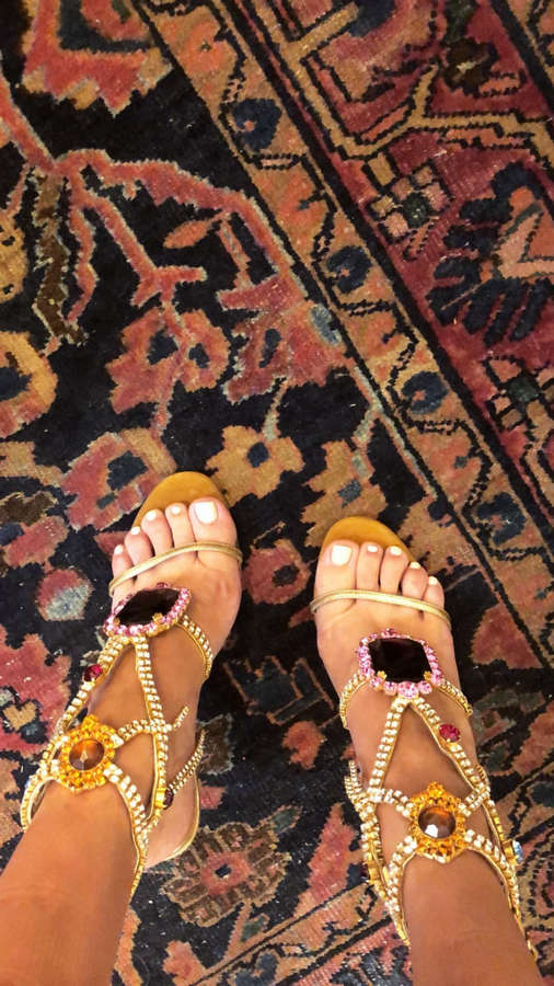 Kourtney Kardashian Feet. 