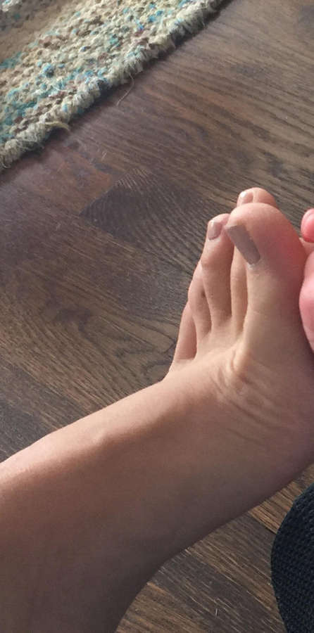 Dayana Mendoza Feet