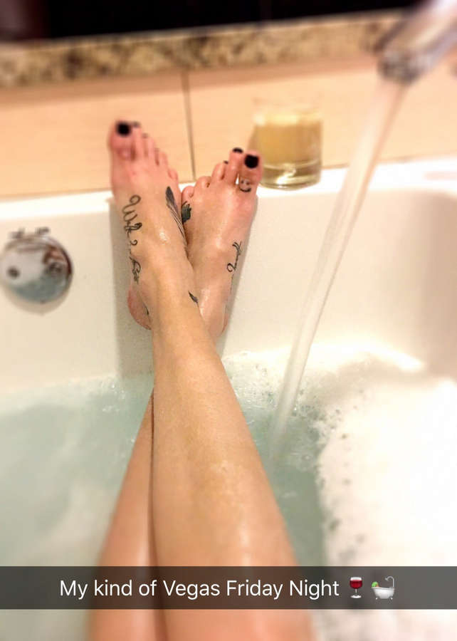 Kristen Renton Feet