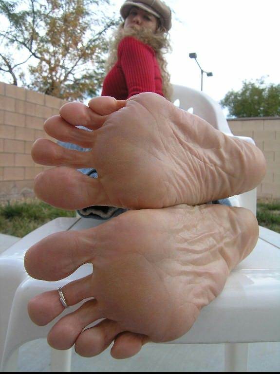 Amazoness Gia Feet