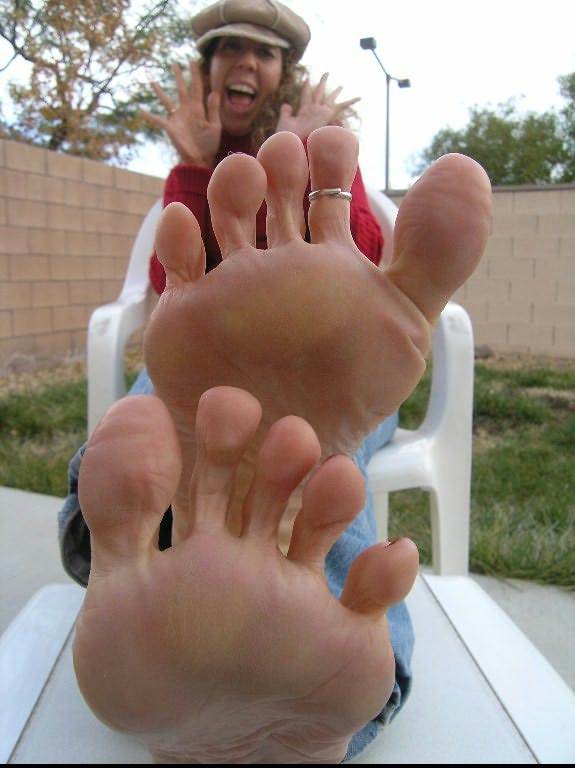 Amazoness Gia Feet