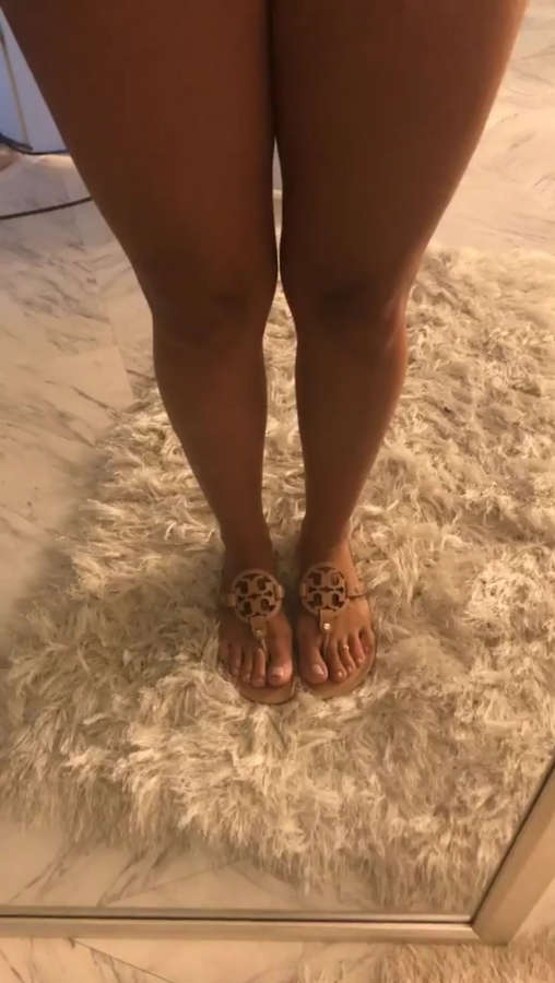 Fiorella Vinas Feet