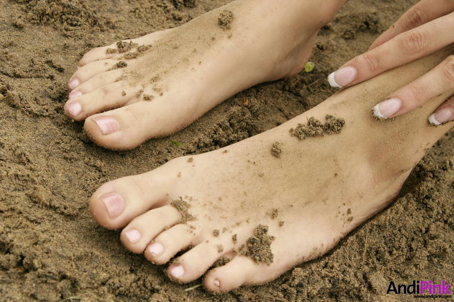 Andi Land Feet