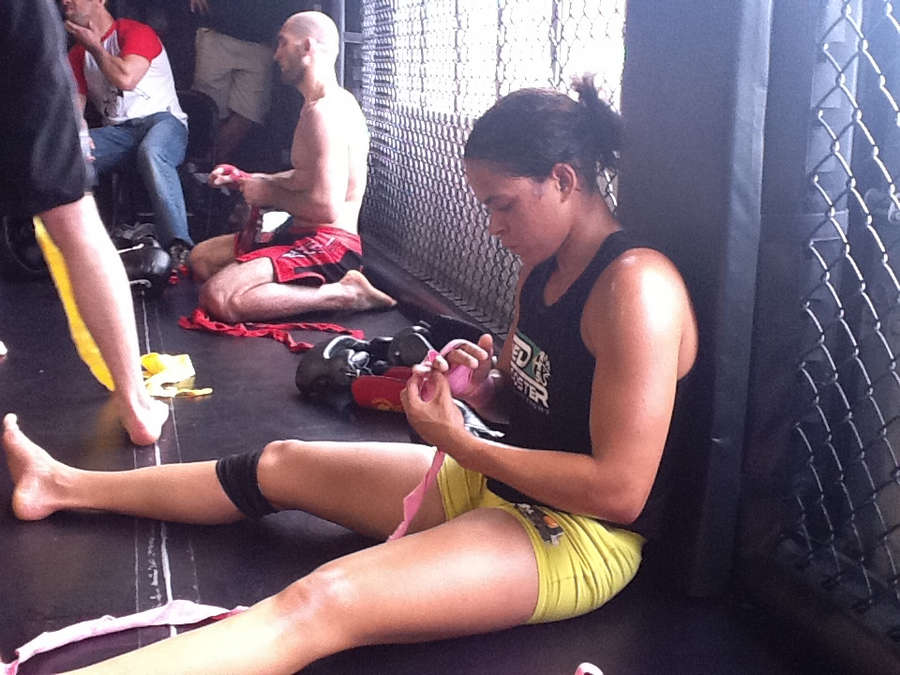 Amanda nunes feet - 🧡 UFC 215: Amanda Nunes vs. Valentina Shevchenko Toe t...