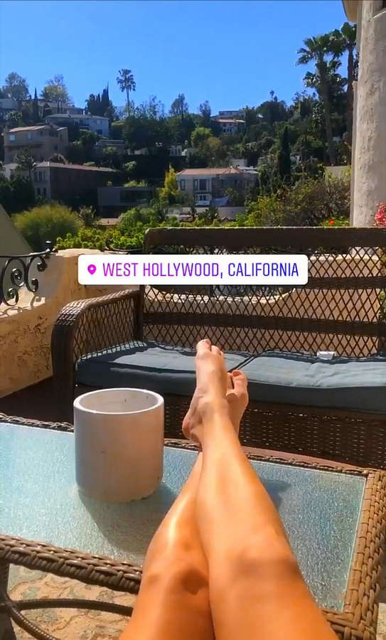 Nina Nesbitt Feet
