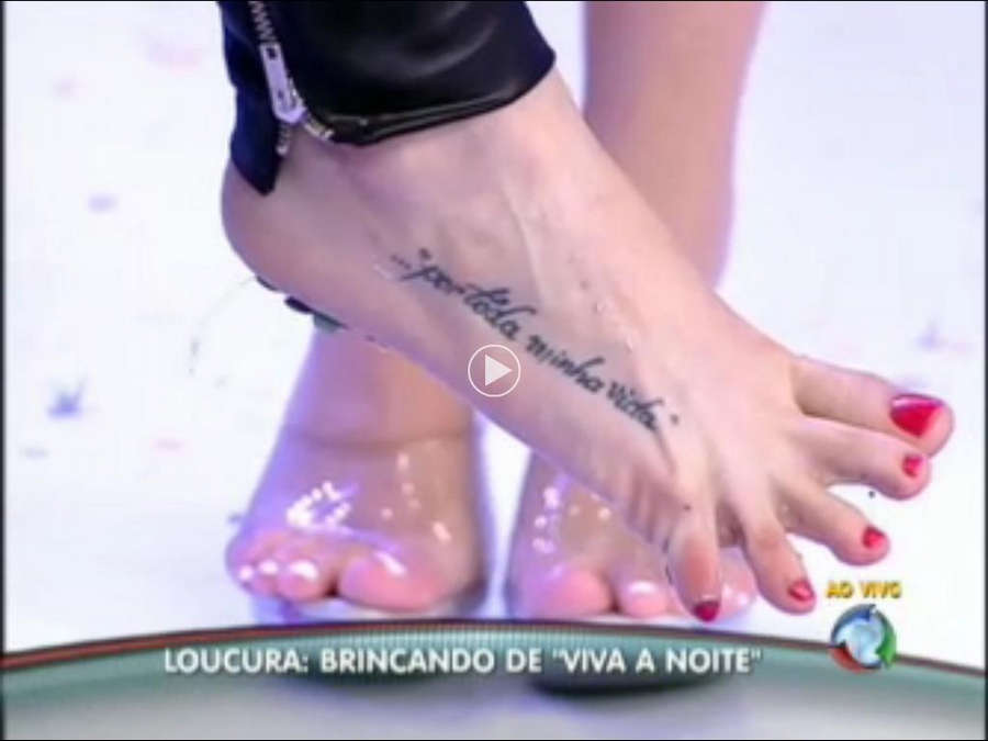 Juliane Trevisol Feet