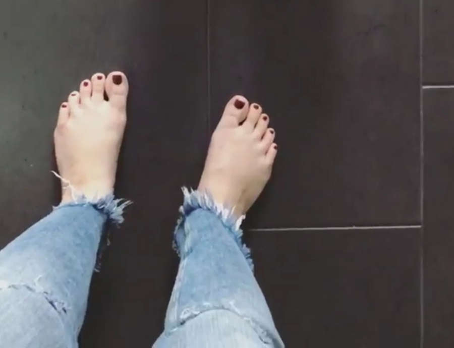 Nela Panghy Lee Feet