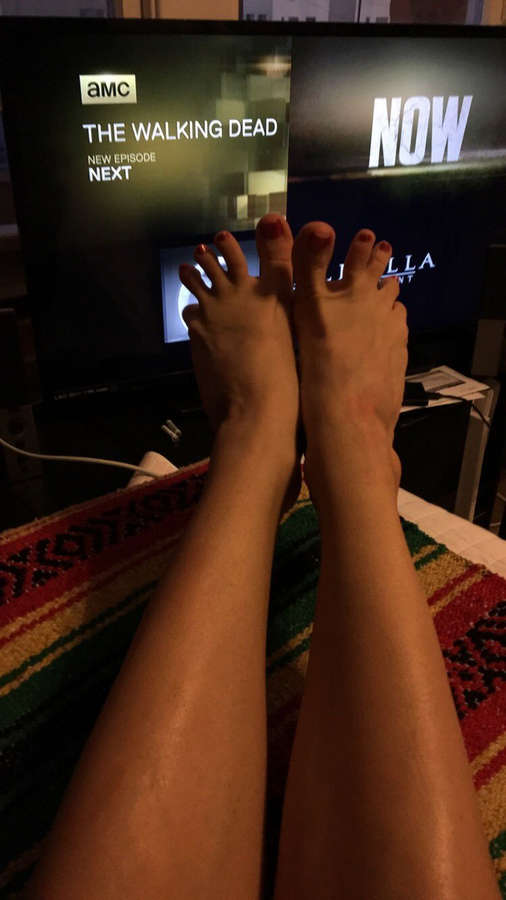 Janira Wolfe Feet